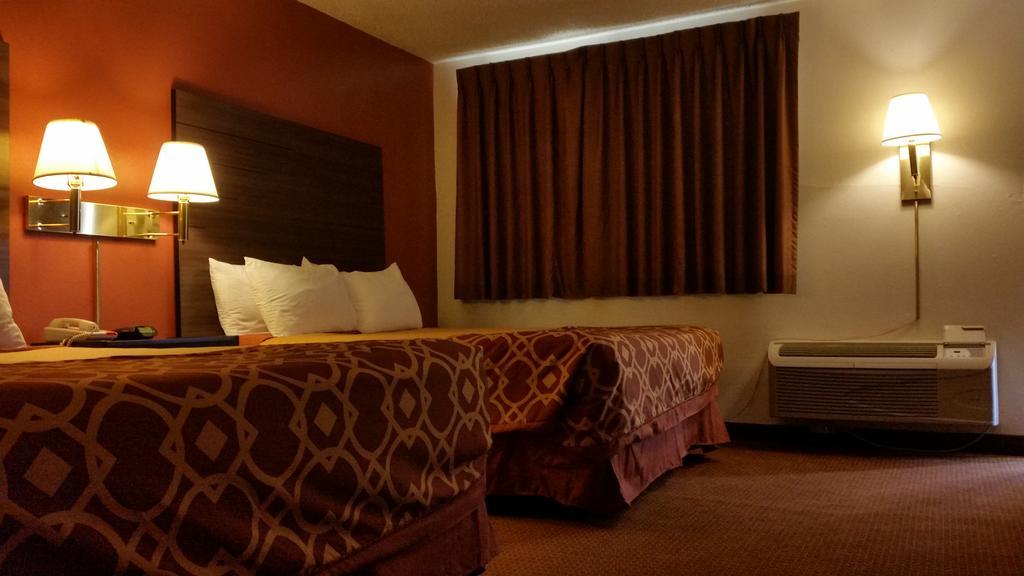 American Inn Of Либерал Екстериор снимка