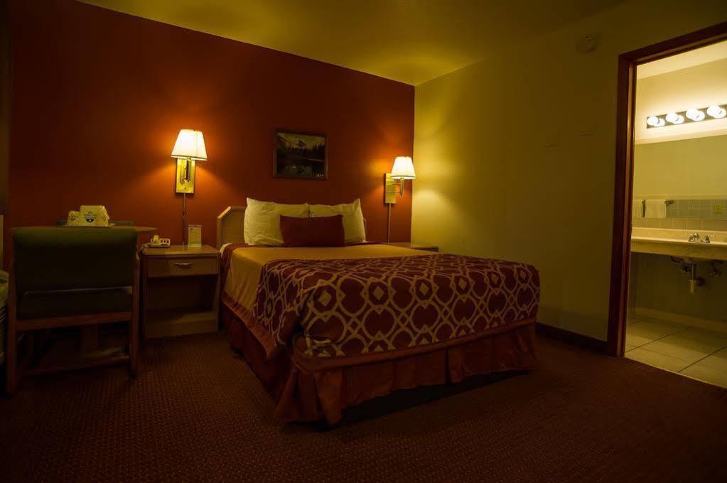 American Inn Of Либерал Екстериор снимка