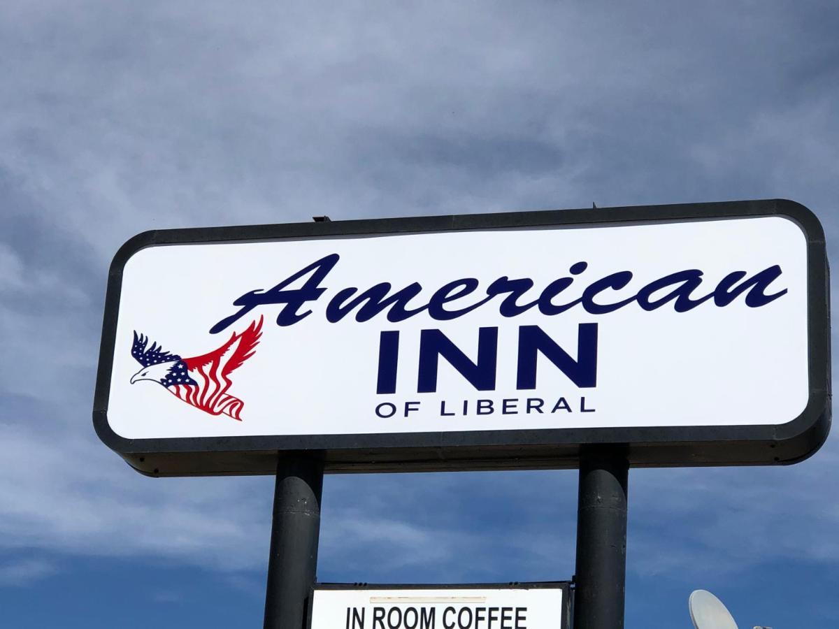 American Inn Of Либерал Екстериор снимка